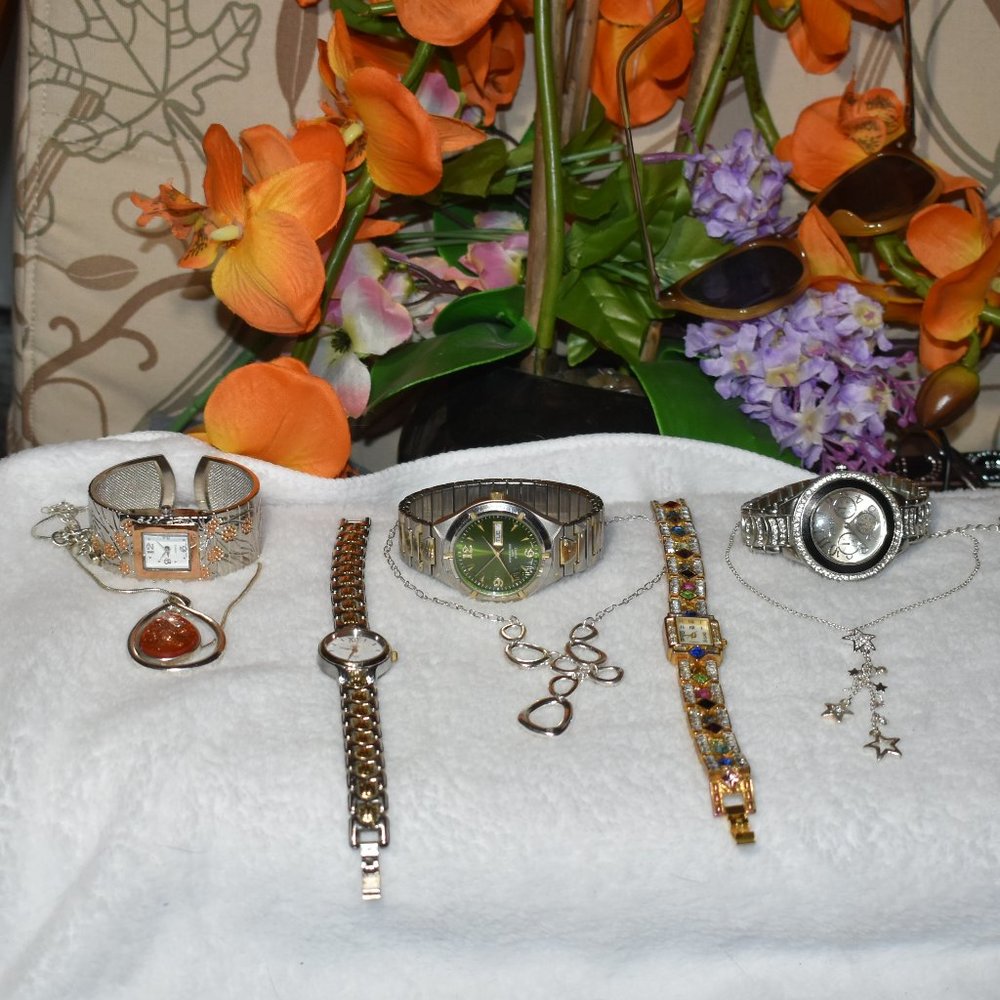 8 Piece Jewlery Bundle!!!  Watches and Necklaces - Picture 2 of 7
